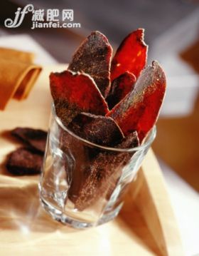 食品,肉,飲食,小吃,牛肉_88301160_Dried beef jerky in glass cup_創意圖片_Getty Images China