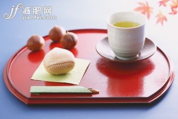 秋天,葉子,褐色,栗子,杯_gic12782143_Japanese confectionery_創意圖片_Getty Images China