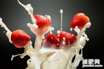 飲料,影棚拍攝,牛奶,紅色,草莓_560038815_Milk lift Strawberry_創意圖片_Getty Images China