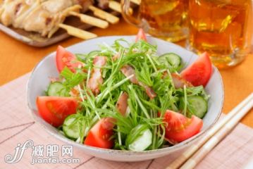 餐具,含酒精飲料,飲食,影棚拍攝,盤子_105774987_Mizuna salad_創意圖片_Getty Images China