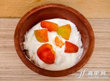 室內,碗,酸奶,早餐,白晝_561065411_Bowl of Greek yogurt with apricot_創意圖片_Getty Images China