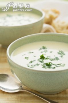 食品,首都,飲食,室內,湯匙_91787493_Vichysoisse soup_創意圖片_Getty Images China