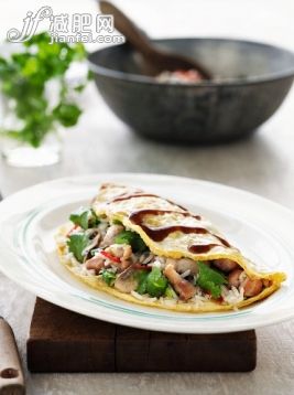 雞,食品,蛋白卷,蛋捲,薄烤餅_gic7705500_Omelette with rice and chicken_創意圖片_Getty Images China