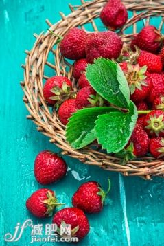 甜點心,食品,水果,草莓,夏天_gic13497895_summer harvest of strawberries_創意圖片_Getty Images China